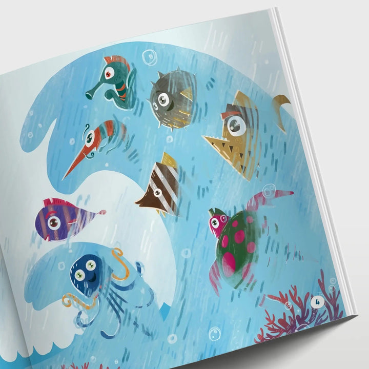 هل سقطت في البحر قطعة من القمر؟ - Hekaya Bookstore - رؤية للنشر والتوزيع - Hekaya Bookstore - هل سقطت في البحر قطعة من القمر؟ - قصص الاطفال